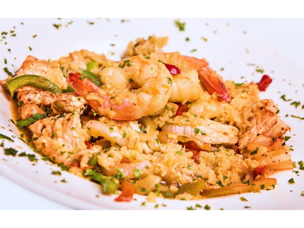 Camarones con Pollo — Garlic shrimp with boneless julienne style chicken