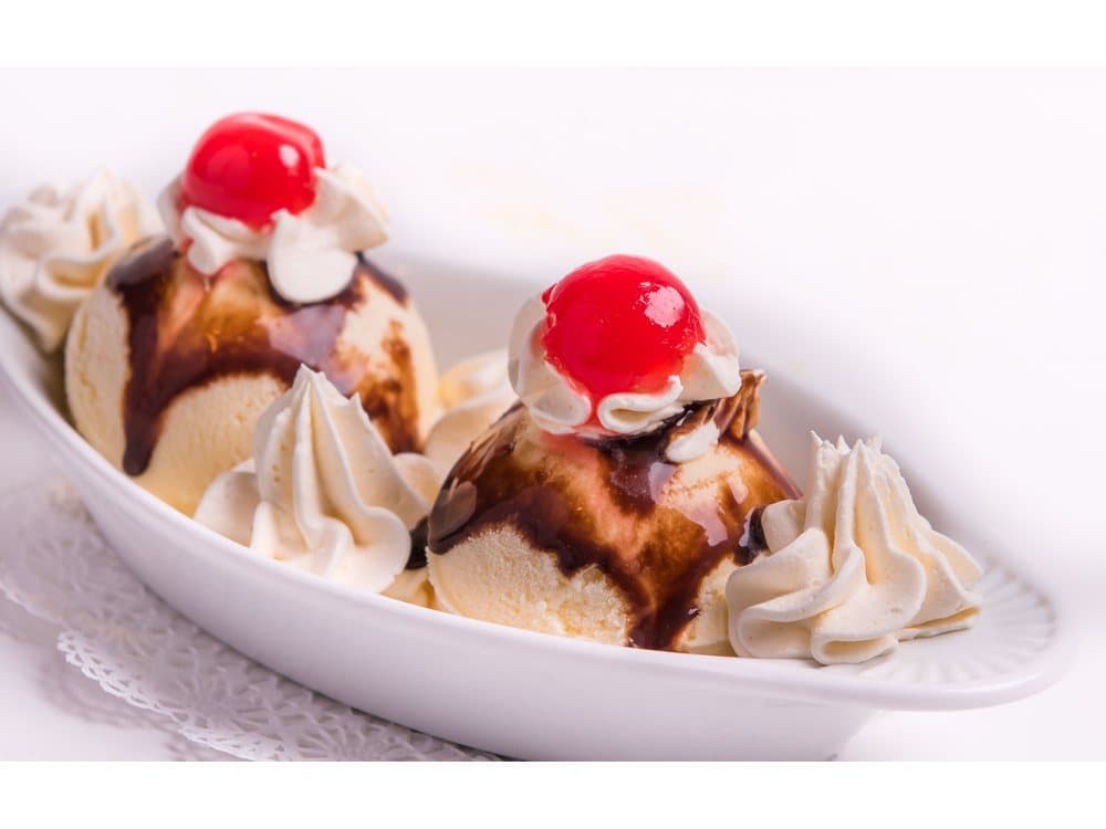 Canoa Don Ramon — Double ice cream with chocolate & caramel syrup and whipped cream