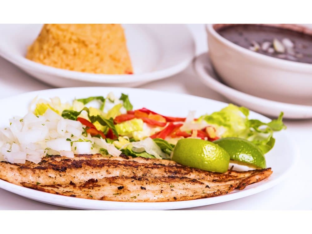 Filete de Pescado Swaii — Swaii saltwater white fish, served broiled or fried, topped with raw onions & parsley